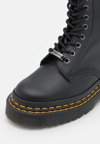 Dr. Martens Stivaletti stringati - black