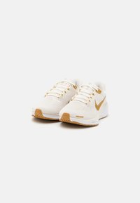 Nike Performance AIR ZOOM PEGASUS 41 - Silniční běžecké boty - 
off-white, gold-coloured