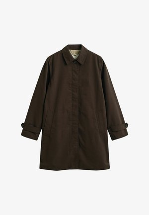 Donkerbruine mantel met enkele rij knopen, knoopsluiting aan de kraag, twee zijzakken en knoopriemdetails op de manchetten.
