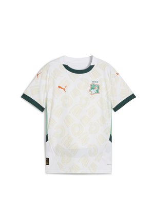 Witte sportshirt met groene accenten, abstract geel patroon, Puma-logo in oranje en embleem voor Ivoorkust met drie sterren.