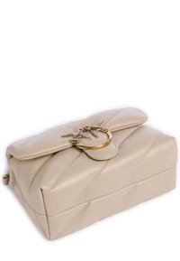Borsa a mano in pelle beige con design trapuntato, dotata di una chiusura in metallo dorato a forma di due uccelli. Forma rettangolare compatta.