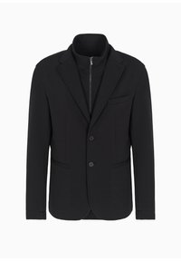 Blazer nero con colletto alto e chiusura con zip, presenta due tasche frontali, due bottoni e una superficie in tessuto liscia.