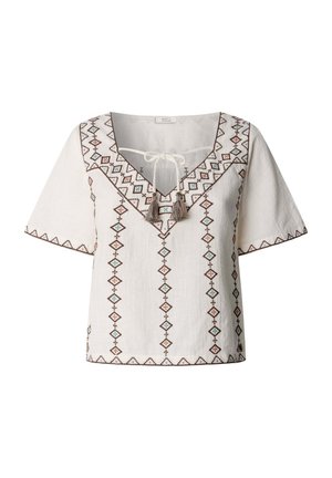Weiße Kurzarmbluse mit V-Ausschnitt, Kordelzug und Quasten, mit vertikaler und am Ausschnitt geometrischer Stickerei in Braun und Hellblau.