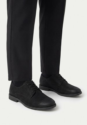 Lasocki Young, LASOCKI YOUNG BOY'S BLACK LOW SHOES - Smart lace-ups - black