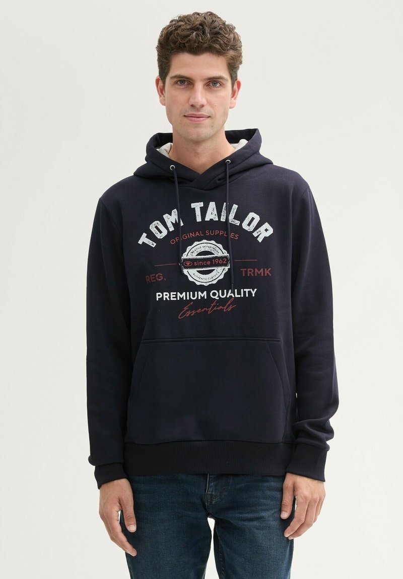 Felpa navy con logo e testo sul davanti, dotata di cappuccio con cordino, tasca a marsupio e polsini e orlo a costine.
