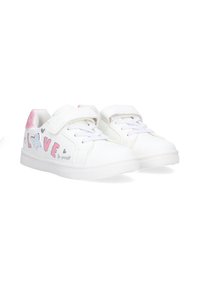 Zapatillas blancas con tiras de velcro, con acentos en rosa y diseños de texto divertidos, que incluyen "AMOR" y "Sé tú mismo!" en los laterales.