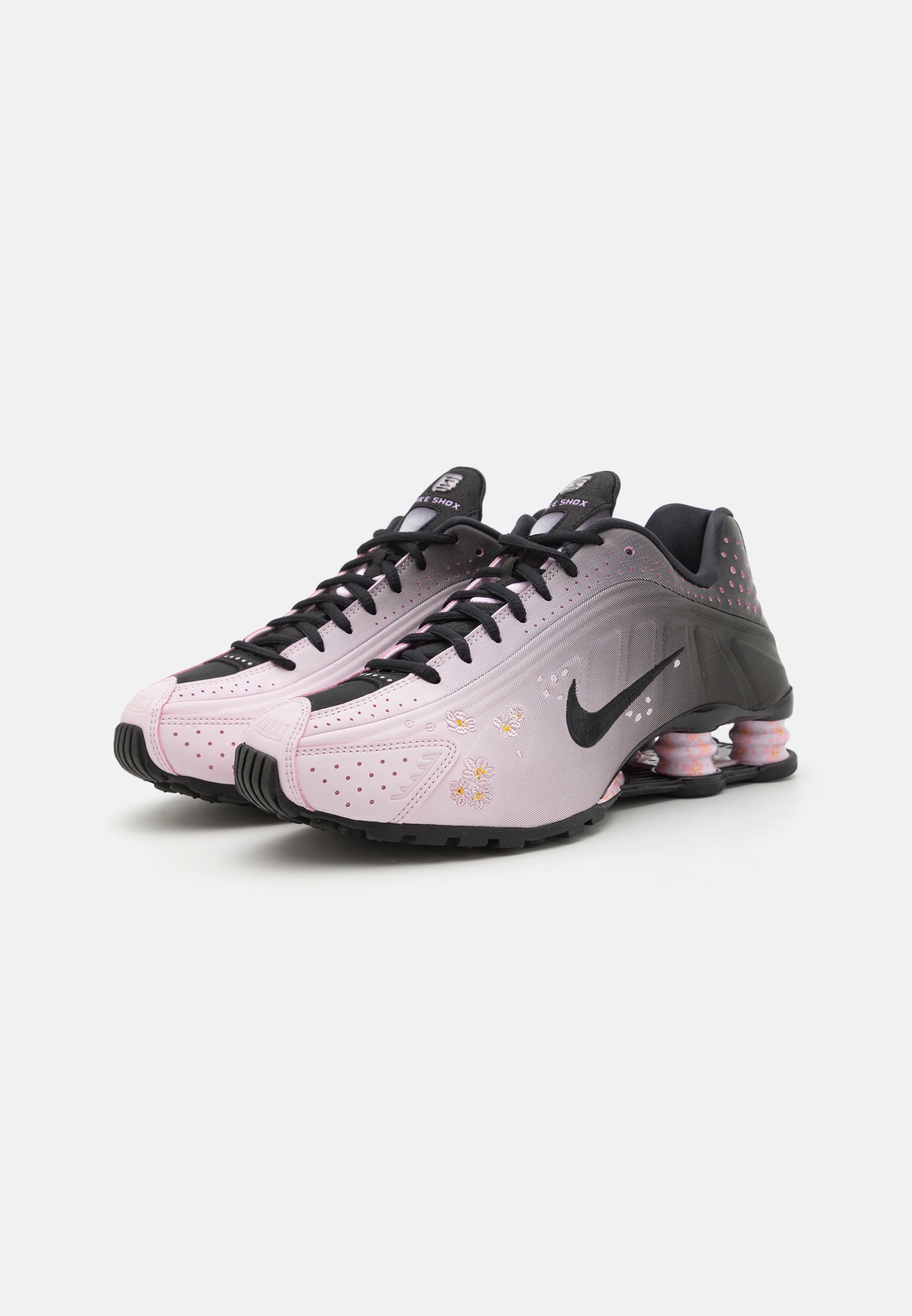 【Nike】Shox R4 Trainers ショックス スニーカー Regal Pink Nike Shox R4 “Sakura/Regal Pink/Black” Info | Hypebeast