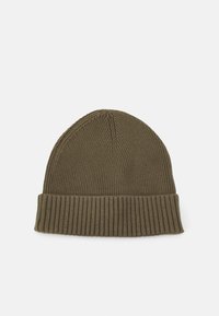 Olivgrüner Strickbeanie mit geripptem Muster und umgeschlagenem Saum. Das Design hat einen abgerundeten oberen Teil mit sichtbaren Nähten.