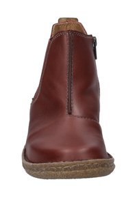 Braune Lederknöchelstiefel mit runder Zehenform, seitlichem Reißverschluss und strukturiertem Gummisohle. Verfügt über sichtbare Nähte entlang der Kanten.