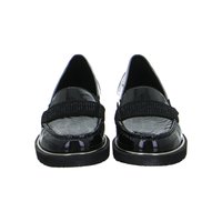 Mocasines de cuero negro con acabado de charol, con partes superiores texturizadas y correas decorativas, vistos desde el frente sobre un fondo blanco.