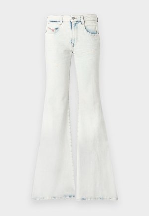 Jasnoniebieskie dzwony z denimu, z wysokim stanem, delikatnie postarzane i z szerokim otwarciem nogawki. Klasyczny krój z pięcioma kieszeniami.