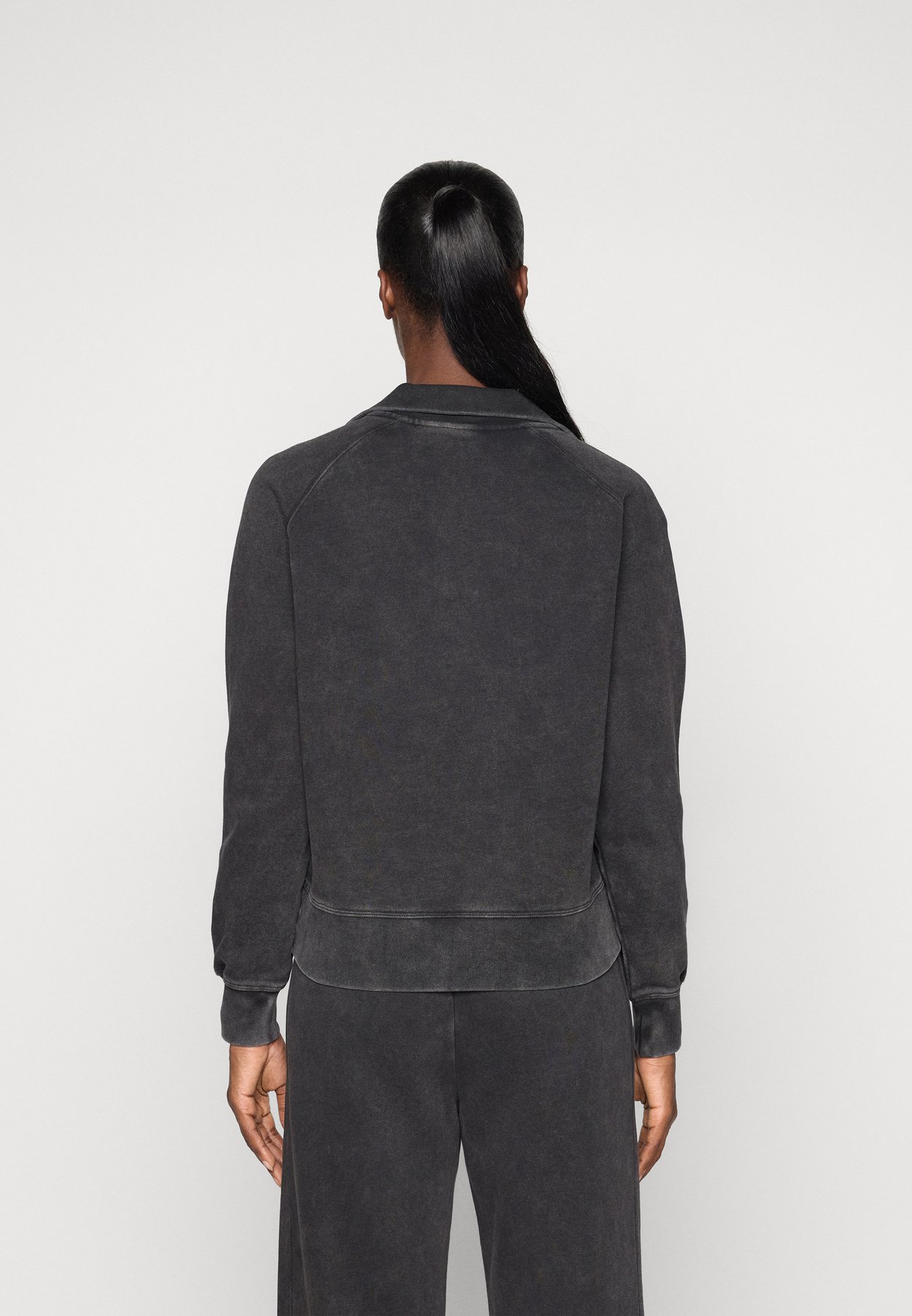 ICONS WASH NECK