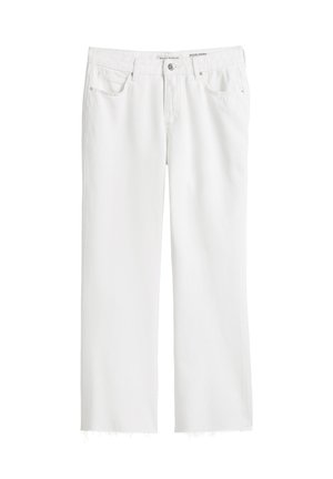Weiße Jeans im gerade geschnittenen Design, mit fransigem Saum, zwei vorderen Taschen und einem Knopfverschluss. Glatte, einfarbige Textur.