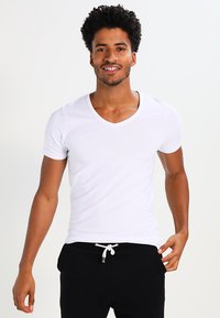 Jack & Jones - Basic T-shirt - opt white Thumbnail Image 1