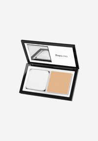 Cipria compatta con uno specchio trasparente, dotata di un’elegante custodia nera rettangolare. Contiene un applicatore bianco e una sezione di polvere color bronzo.