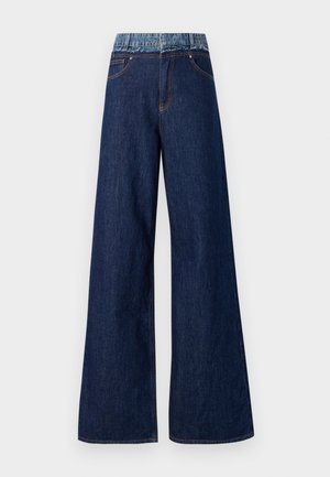 Jeans évasés en denim bleu foncé, avec une taille haute, des coutures visibles et deux poches avant. Ourlet propre et sans embellissements supplémentaires.