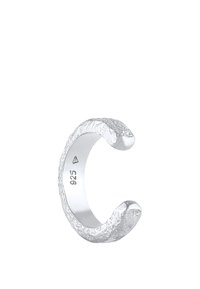 Sterlingsølv ring med tekstureret finish. Åben cuff-design med let buede ender. Markeret "925" for sølvrenhed på den indre del af ringen.