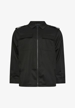 Zwarte lange mouwen jas met ritssluiting aan de voorkant, twee borstzakken met klep, knoopsluitingen op de schouderepauletten en een puntige kraag.