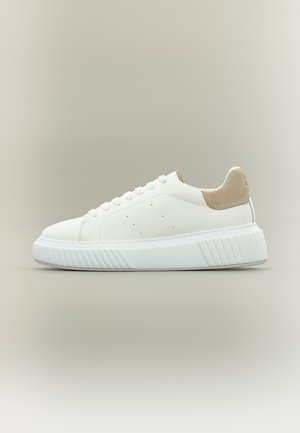 Marc O'Polo, MODEL SVEA 9A - Маратонки - white/dusty sand