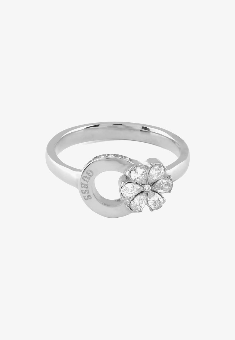 Silberring mit kreisförmigem Design und Blumenakzent, besetzt mit klaren, blütenblattförmigen Steinen. Mit "Guess" graviert. Glatte Oberfläche.