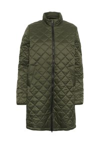 Manteau long matelassé de couleur vert foncé, présentant un col montant, une fermeture éclair à l'avant et deux poches latérales. Tissu lisse et brillant avec un motif en losange.