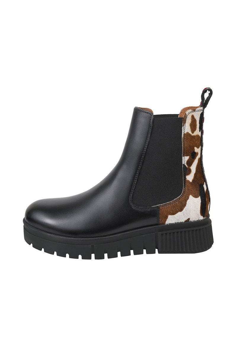 Czarne skórzane botki za kostkę z elastycznymi panelami bocznymi, na tyle z wzorem z skóry bydlęcej oraz grubą, solidną czarną podeszwą.