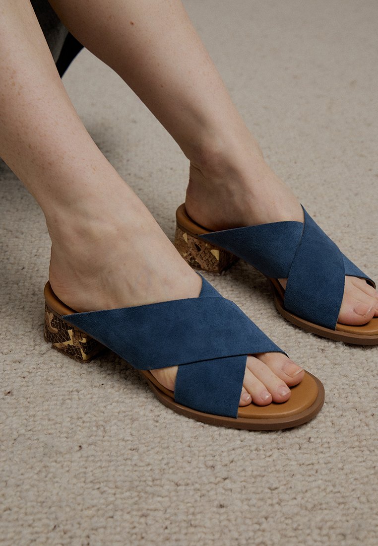 See by Chloé Muiltjes met hak blauw