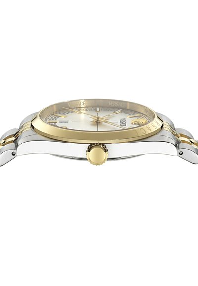 Montre-bracelet de luxe bicolore argent et or de Versace avec un cadran rond, une lunette détaillée et l'emblème iconique de Méduse sur le cadran.