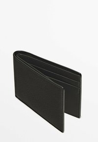 Portefeuille en cuir noir avec une surface texturée, design bi-fold et plusieurs emplacements pour cartes. Couture sur les bords d'une couleur contrastante.