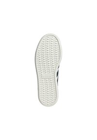 Suola di scarpa con una base in gomma bianca caratterizzata da un motivo di presa testurizzato. Il design include un logo discreto e un bordo liscio e arrotondato.