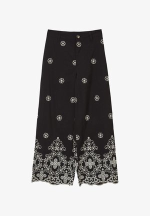 Pantalon noir avec des broderies florales blanches délicates. Le design comprend des motifs et un ourlet festonné en bas. Fermeture à bouton.