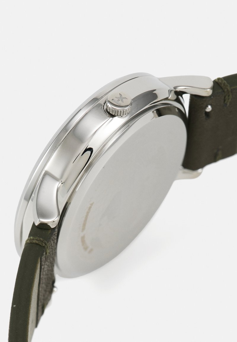 Timex TW2U88500 Waterbury, Orologio da uomo da 40 mm, quadrante blu, cassa color canna di fucile, cinturino in pelle marrone
