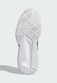 Podeszwa buta z misternym wzorem bieżnika, głównie z białej gumy z teksturowanymi sekcjami i formowaną konstrukcją dla lepszej przyczepności i wsparcia.