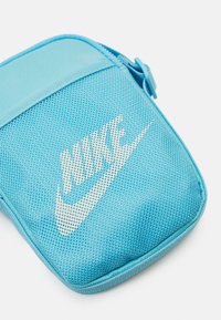 Nike Sportswear HERITAGE UNISEX - Bandolera - aquarius blue/aquarius blue/sail