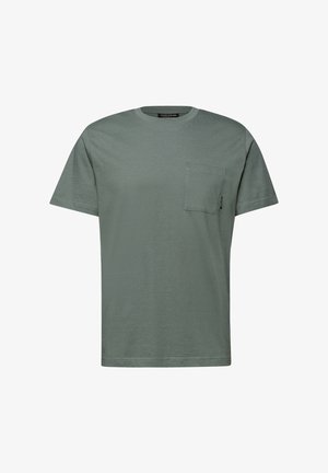T-shirt vert à manches courtes avec col ras du cou, poche poitrine gauche et petite étiquette noire sur le bord de la poche.