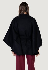 Morgan Poncho - black