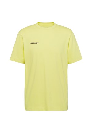 Maglietta a maniche corte di colore giallo chiaro con scollo rotondo e piccolo logo nero "MAMMUT" sul petto a sinistra.