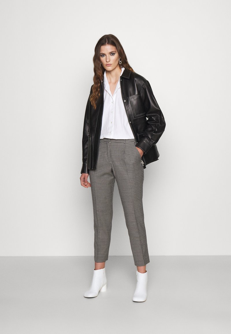 Damen Bekleidung | WEEKEND MaxMara DOVER Stoffhose blue marine/dunkelblau - GJ87466 Damen Bekleidung | WEEKEND MaxMara DOVER Stoffhose blue marine/dunkelblau - GJ87466