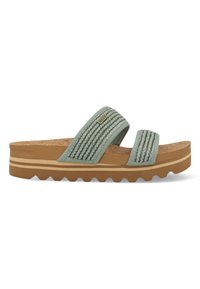Groene gevlochten slide-sandaal met twee brede banden, tan kurken voetbed en een geribbelde rubberen zool. Bevat een subtiel logo op één band.