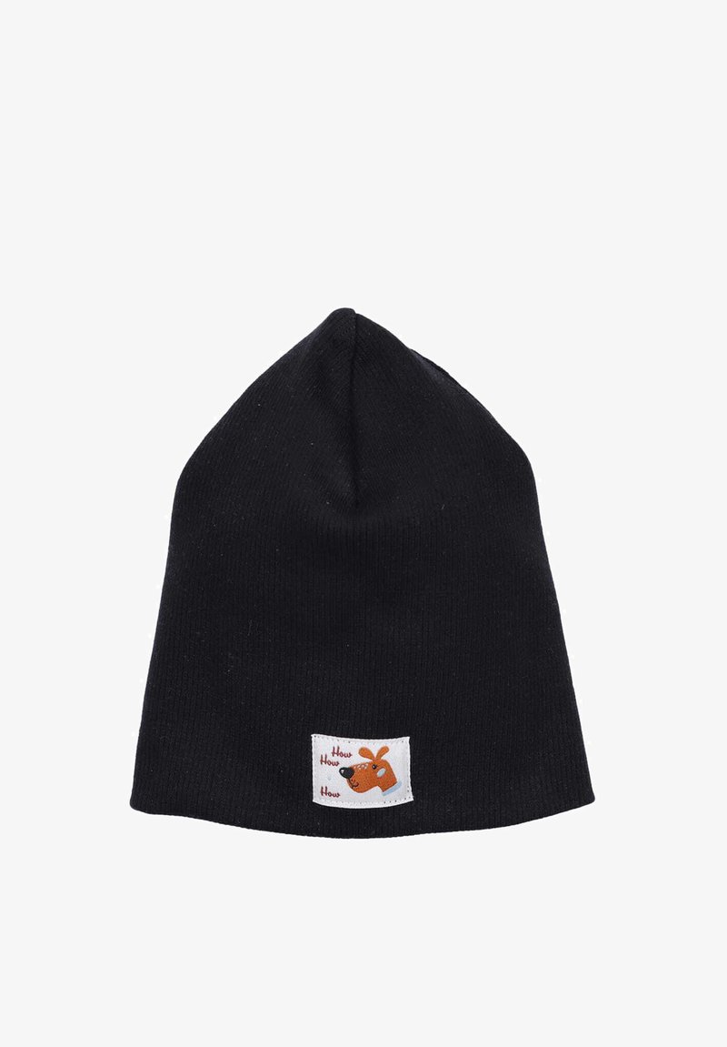 Berretto di lana nera a maglia con punta. Presenta un'etichetta bianca con un'illustrazione di un cane cartone animato e la parola "How" in lettere rosse.