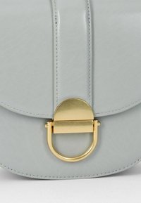 Seidenfelt SADDLE - Sac bandoulière - shy blue