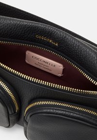 Coccinelle COCCINELLEHYLE - Handbag - noir