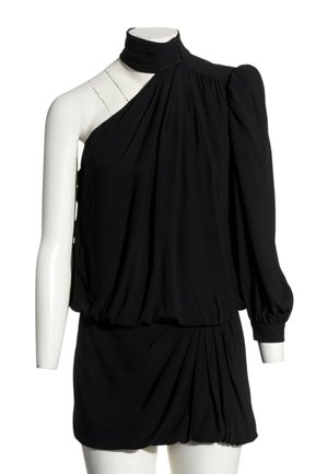 Vestido mini negro de un solo hombro con manga larga abullonada y cuello alto, exhibido en un maniquí blanco.