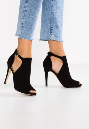 Højhælede støvletter - black