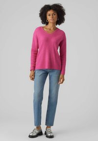 Vero Moda VMCREWLEFILE V-NECK  NOOS - Džemperis - fuchsia purple