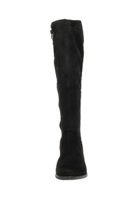Botas negras por encima de la rodilla hechas de suave ante, con una textura lisa y un zipper lateral para facilitar su uso. La suela es plana y redondeada.