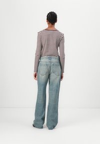 Copenhagen Muse JEANNE PANTS - Brīva piegriezuma džinsi - medium dirty washed denim