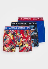 Drei Paare Boxer-Shorts: ein rotes mit tropischem Muster, ein schwarzes mit floralem Muster und ein einfarbiges blaues Paar. Elastische Bündchen mit Branding.