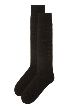 Schwarze knielange Socken mit glatter Textur, die ein Muster aus kleinen weißen Punkten aufweisen, die gleichmäßig über die Oberfläche verteilt sind.