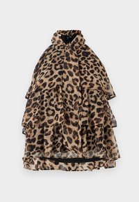 Pelerină stratificată cu imprimeu de leopard, guler înalt, material transparent, volane și căptușeală neagră. Paleta de culori include nuanțe de bej, maro și negru.